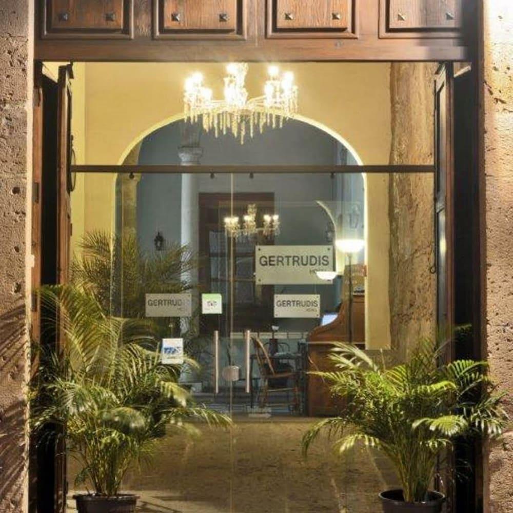 Gertrudis Hotel Морелия Экстерьер фото